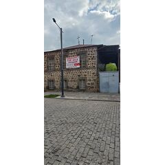 Վաճառվում է երկհարկանի քարե տուն