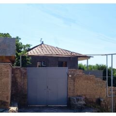 Վաճառվում է երկհարկանի քարե տուն