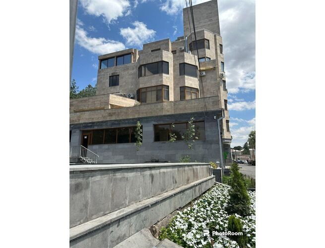 Վաճառվում է գրասենյակային տարածք Արաբկիրում՝ Վահրամ Փափազյան փողոցում, 500 քմ, 5 image