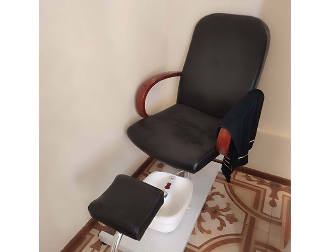 Ոտնահարդարման աթոռ