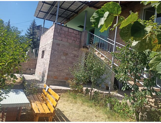 Վաճառվում է երկհարկանի քարե տուն, 3 image