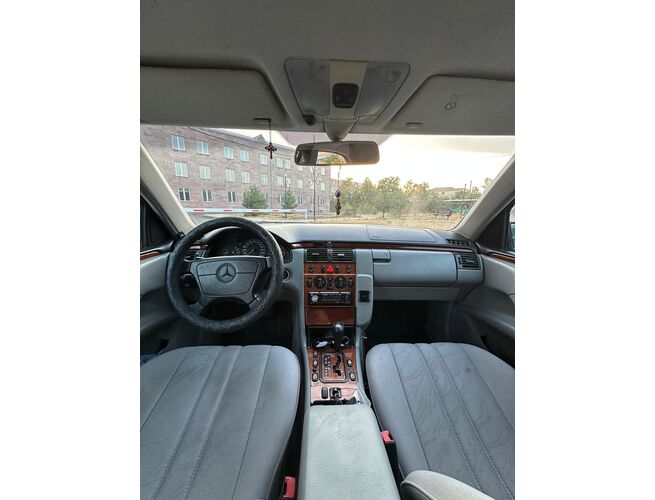 Mercedes Benz W210, 6 image