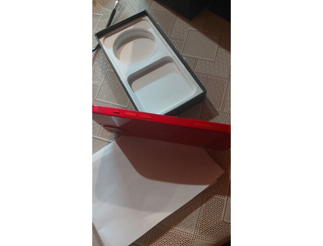 Iphon 13 կարմիր ,չօգտագործված,usb լարով,պատյանով, 4 image