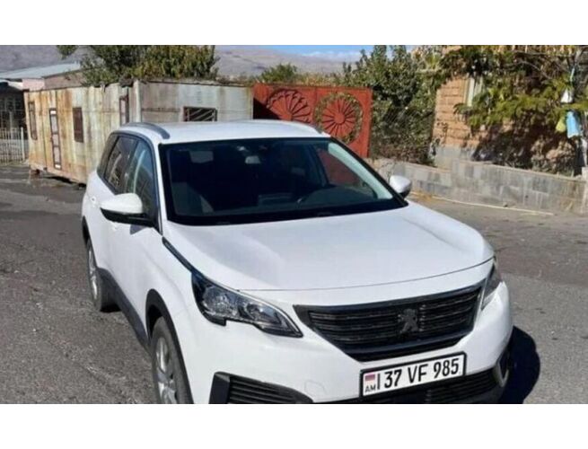 Վաճառվում է Peugeot 5008