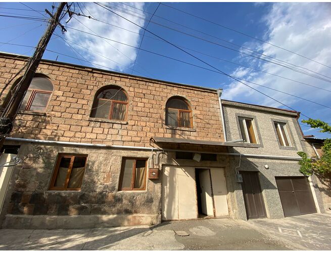 Վաճառվում է 6 սենյականոց սեփական տուն