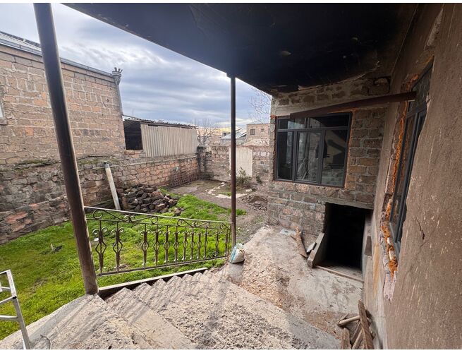 Վաճառվում է 2 հարկանի քարե տուն, 3 image