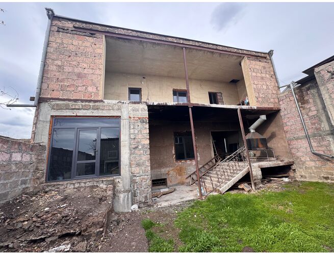 Վաճառվում է 2 հարկանի քարե տուն, 2 image