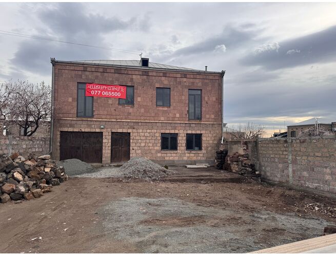 Վաճառվում է 2 հարկանի քարե տուն